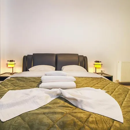 Green Studio Apartment *